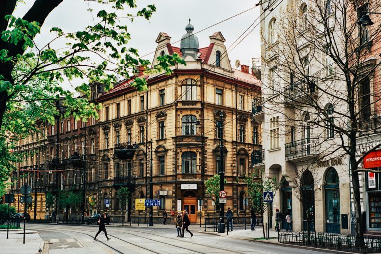 Najlepsze apartamenty z jacuzzi w pokoju w Krakowie – relaks na najwyższym poziomie!